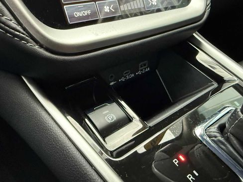 Certified 2025 Subaru Outback Premium w/ Popular Package #1A image 27