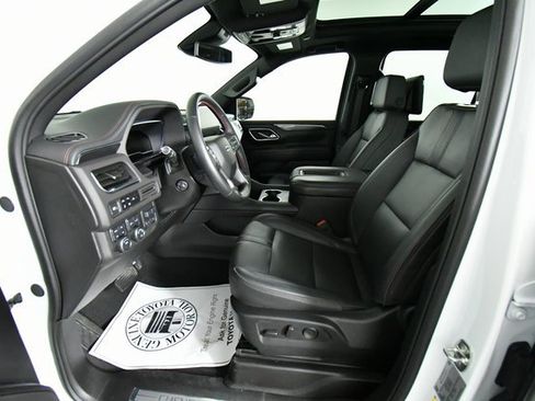 Used 2024 Chevrolet Suburban RST w/ Luxury Package image 6