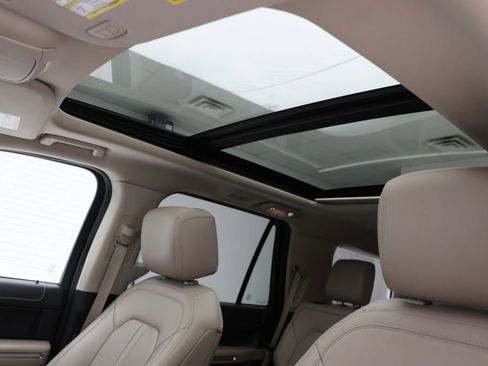 Used 2022 Ford Expedition Limited image 20