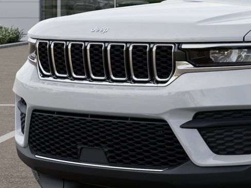 New 2025 Jeep Grand Cherokee Laredo image 13