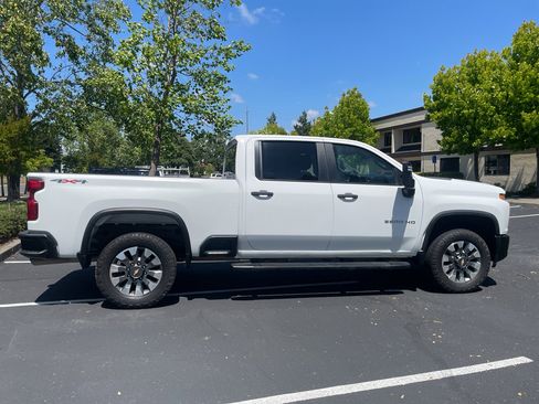 Used 2022 Chevrolet Silverado 2500 Custom w/ Custom Value Package AWD/4WD image 9