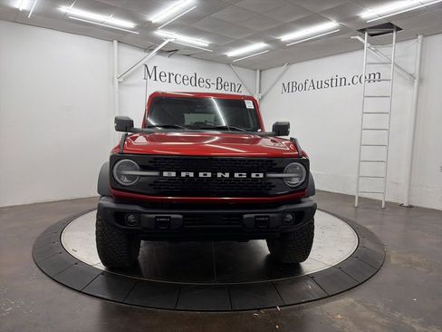 Used 2023 Ford Bronco Wildtrak image 2