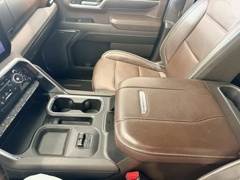 Used 2024 GMC Sierra 3500 Denali w/ Technology Package image 37