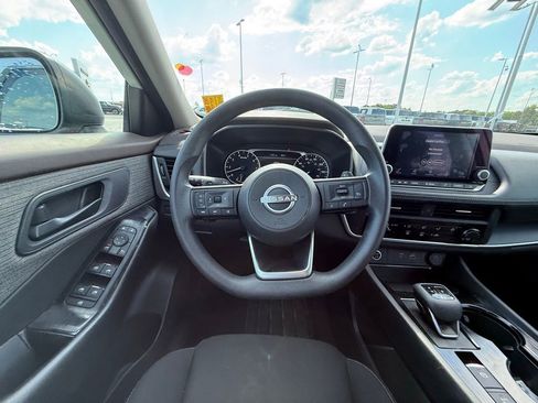 Used 2023 Nissan Rogue S image 13