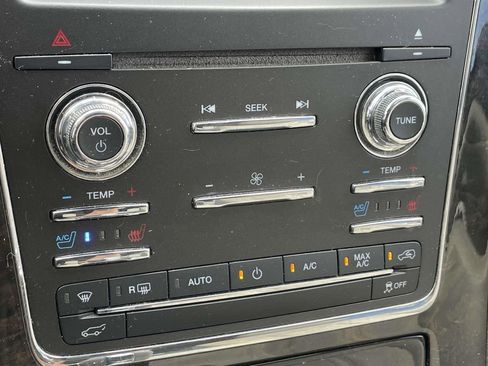 Used 2017 Lincoln Navigator Select image 26