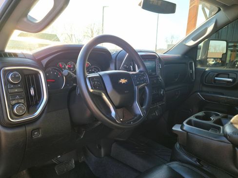 Used 2020 Chevrolet Silverado 2500 LT w/ Z71 Off-Road Package image 8