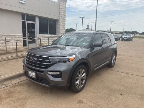 Used 2022 Ford Explorer XLT w/ Equipment Group 202A RWD image 1