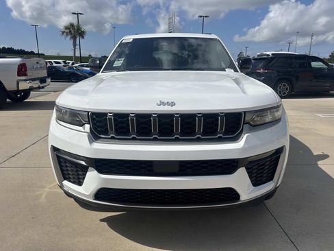 New 2026 Jeep Grand Cherokee Limited AWD/4WD image 2