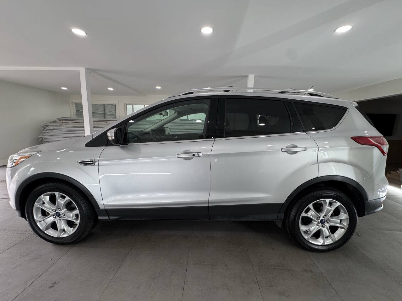 Used 2015 Ford Escape Titanium w/ Equipment Group 301A AWD/4WD image 2