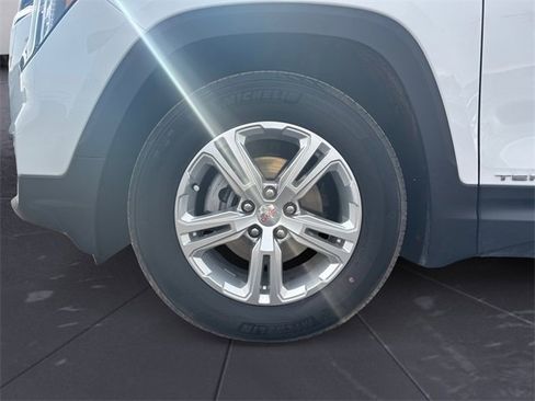 Used 2024 GMC Terrain SLE image 14