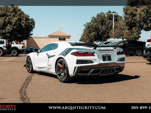 Used 2023 Chevrolet Corvette Z06 w/ Z07 Performance Package RWD image 5