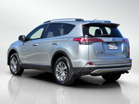 Used 2018 Toyota RAV4 LE image 6