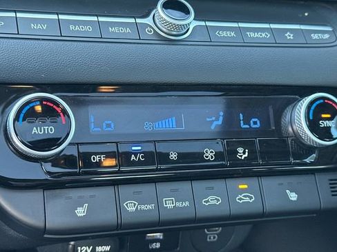 Used 2024 Hyundai Elantra Limited image 21