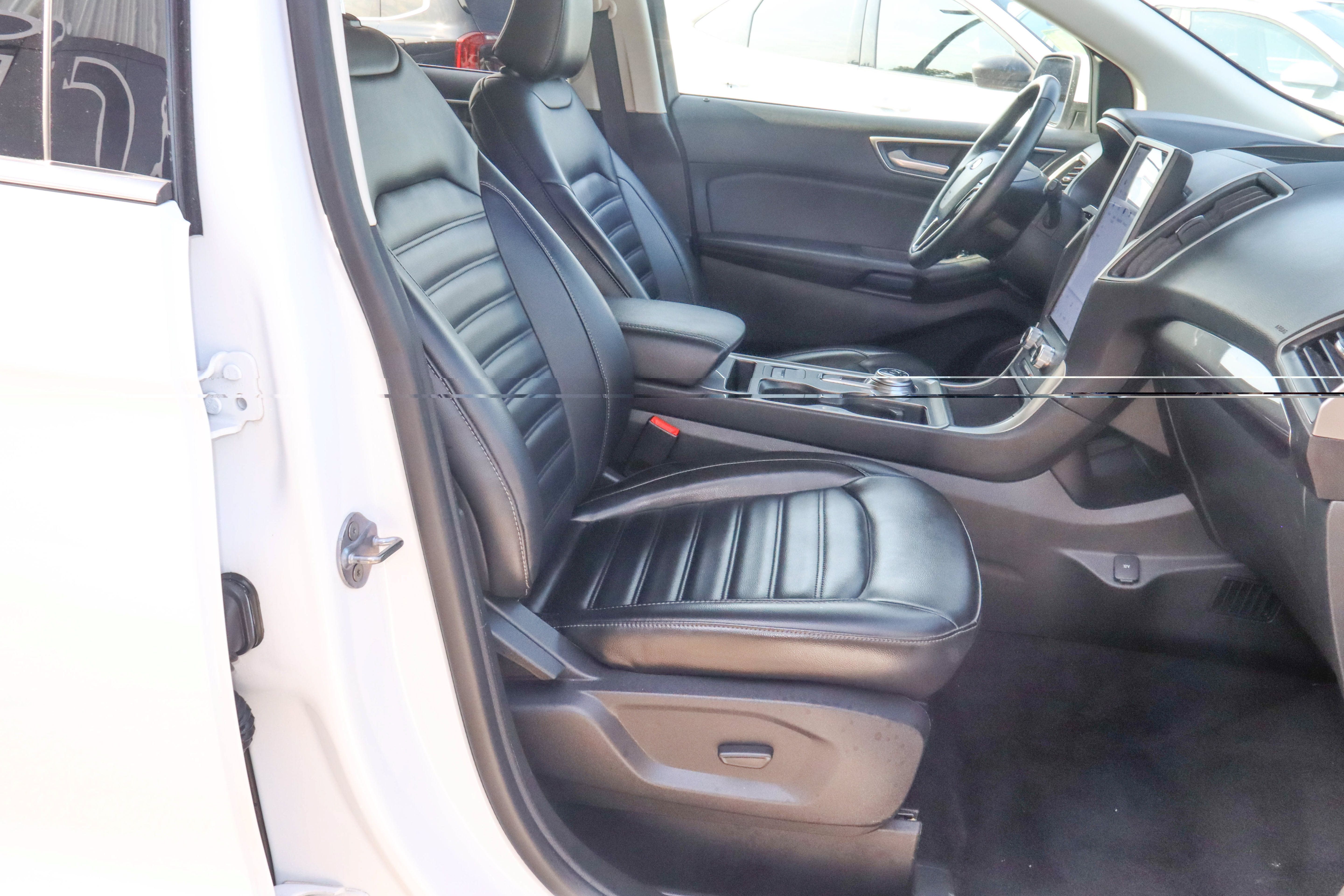 Used 2024 Ford Edge SEL AWD/4WD image 23
