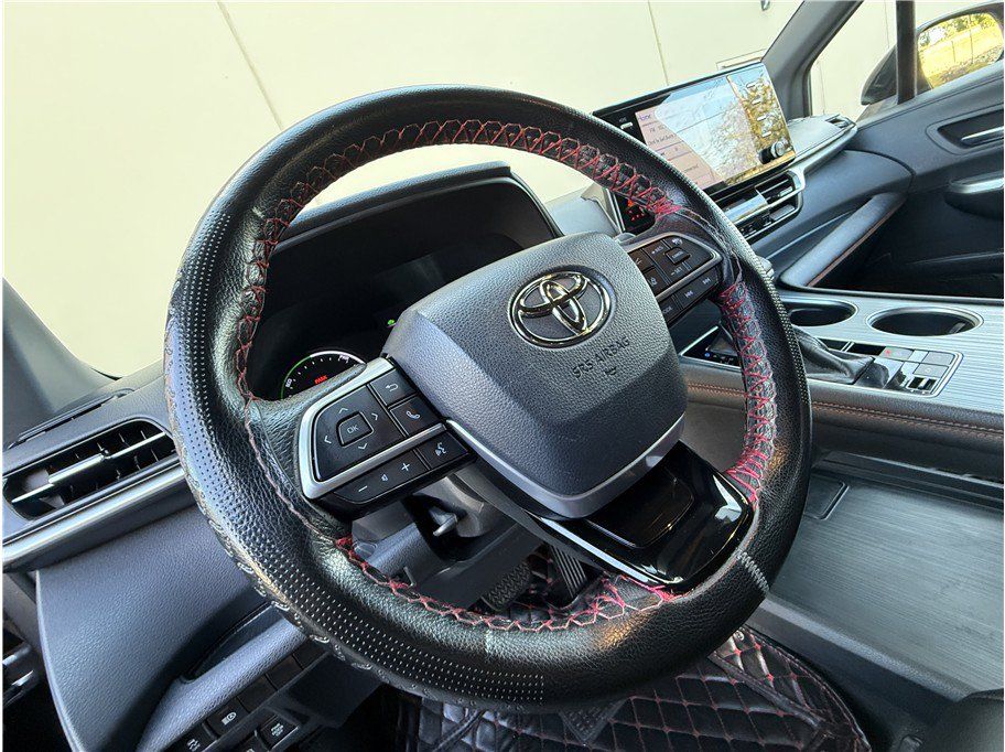 Used 2021 Toyota Sienna XSE FWD image 20