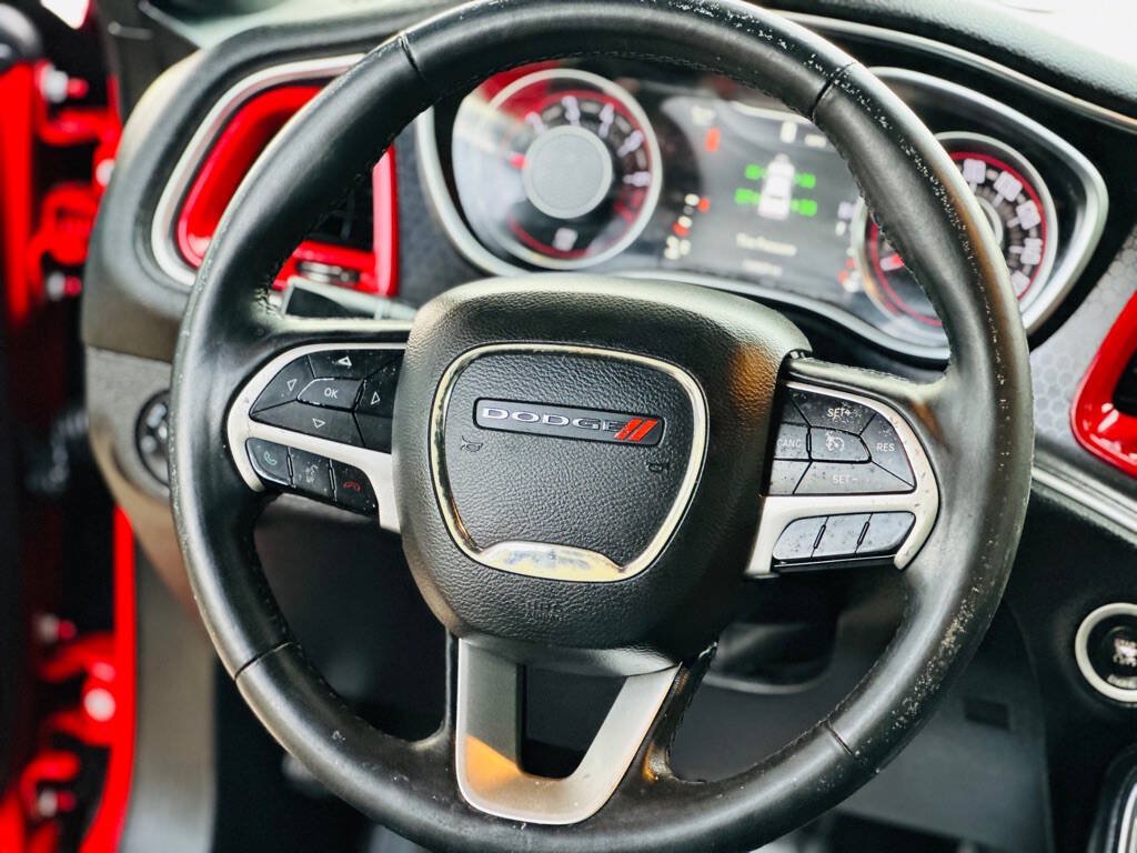 Used 2015 Dodge Challenger SXT Plus RWD image 10