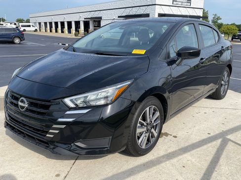 Used 2025 Nissan Versa SV FWD image 3