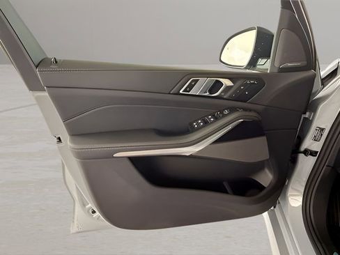 Used 2026 BMW X7 xDrive40i w/ M Sport Package image 18