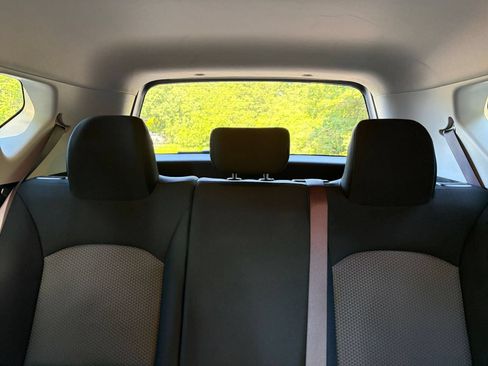 Used 2025 Kia Soul LX w/ LX Technology Package FWD image 36