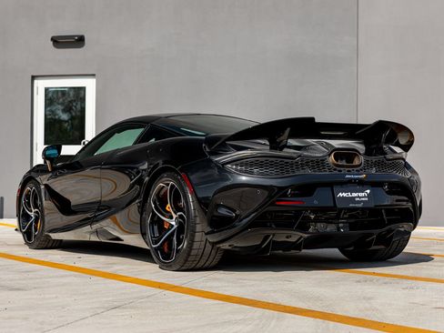 Used 2024 McLaren 750S RWD image 21