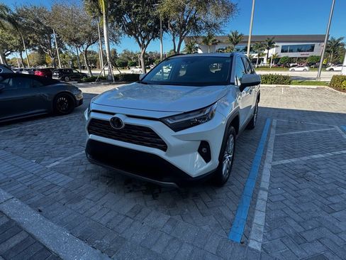 Used 2022 Toyota RAV4 Limited image 7