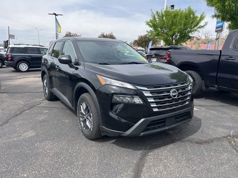 Used 2024 Nissan Rogue S image 3