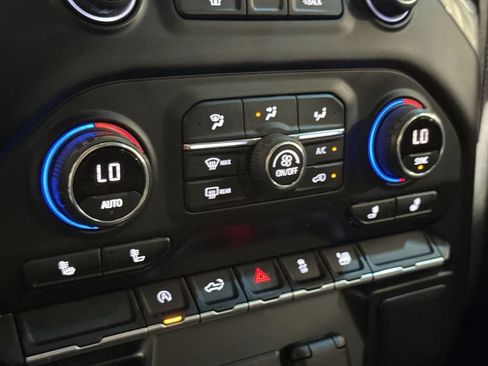 Used 2022 Chevrolet Silverado 1500 LT AWD/4WD image 16