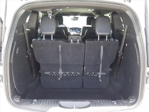 Used 2025 Chrysler Pacifica Select FWD image 17