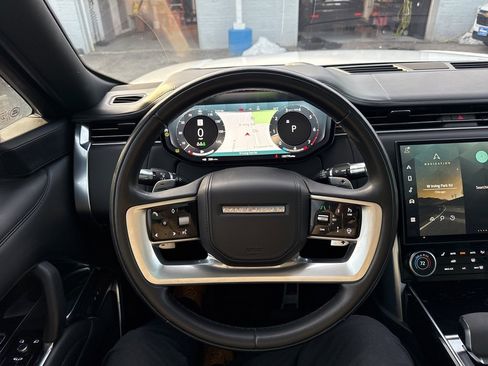 Used 2022 Land Rover Range Rover SE image 17