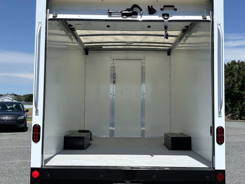 New 2025 GMC Savana 3500 w/ Power Convenience Package image 28