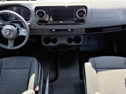 Used 2025 Mercedes-Benz Sprinter 2500 image 31