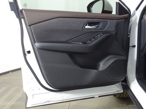 Used 2023 Nissan Rogue SV AWD/4WD image 14