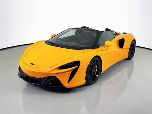 New 2026 McLaren Artura Spider image 3