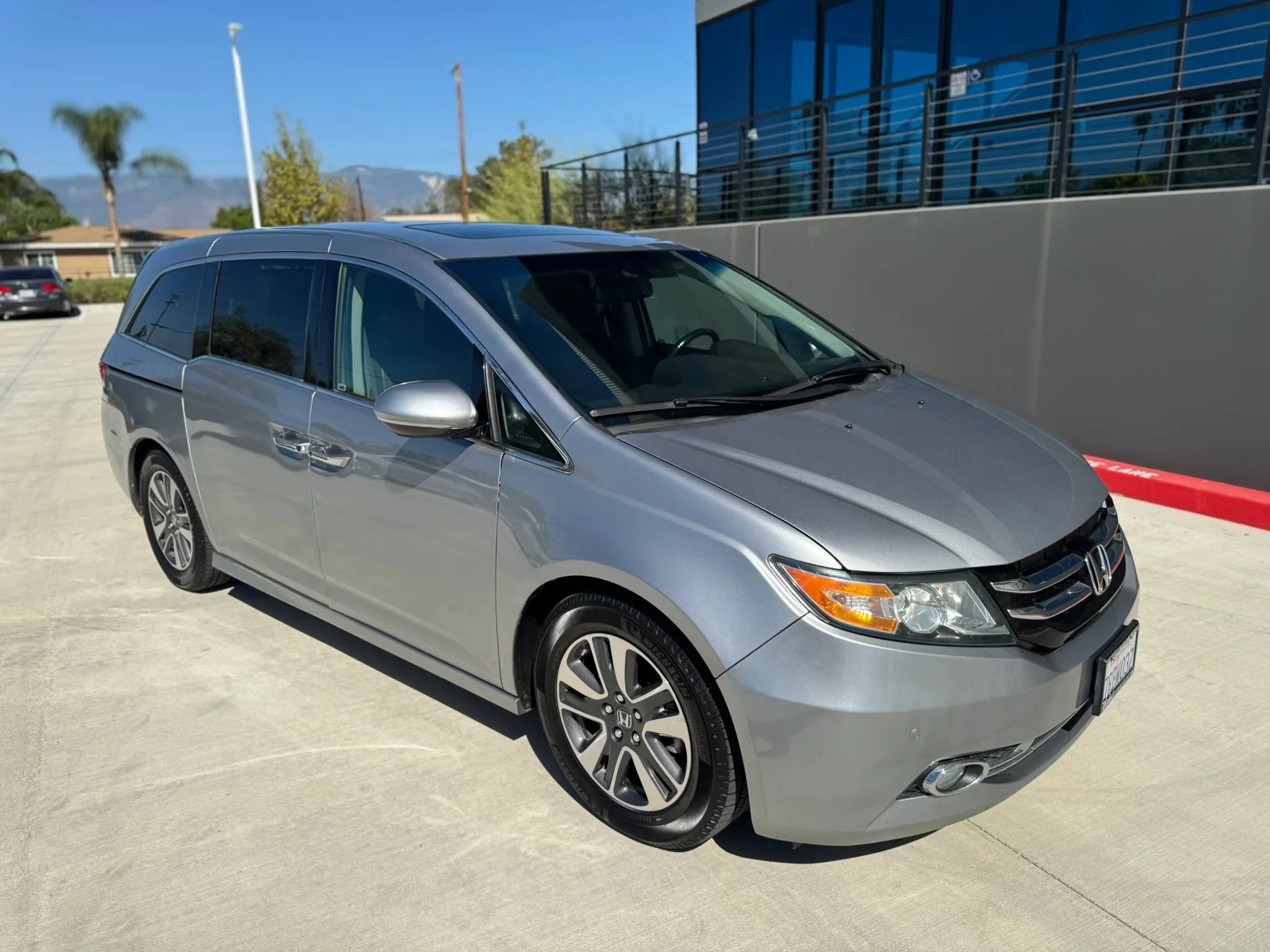 Used 2016 Honda Odyssey Touring image 2