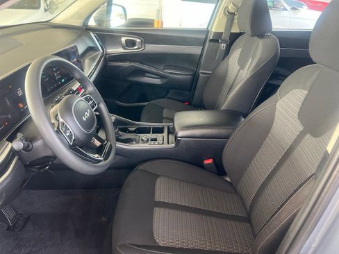 Used 2024 Kia Sorento LX FWD image 4