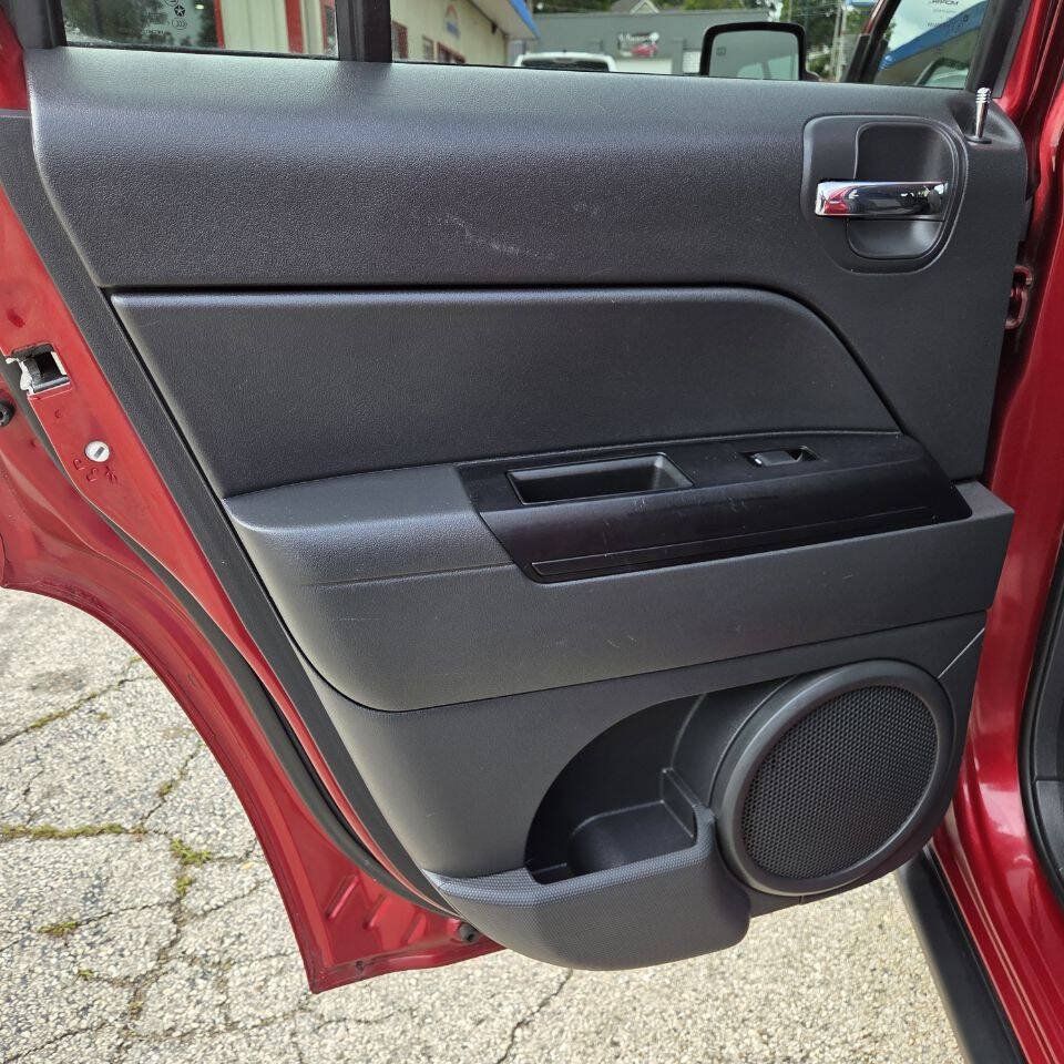 Used 2012 Jeep Patriot Latitude w/ Sun/Sound Group FWD image 12