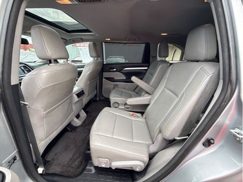 Used 2015 Toyota Highlander XLE FWD image 19