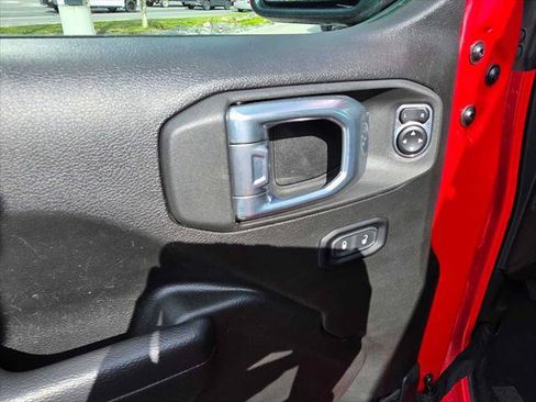 Used 2025 Jeep Wrangler Unlimited Rubicon AWD/4WD image 22