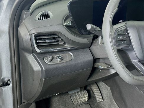 Used 2025 Buick Envista Preferred image 16