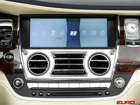 Used 2017 Rolls-Royce Dawn RWD image 29