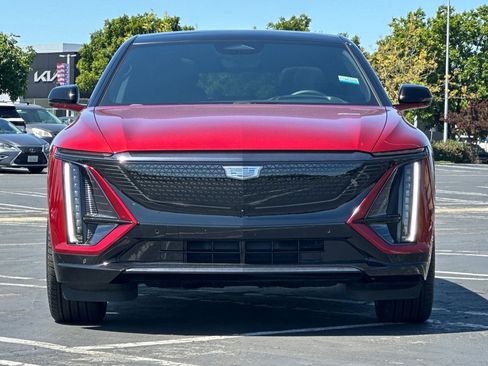 Certified 2026 Cadillac Lyriq Signature Sport w/ LPO, Floor Liner Package image 9