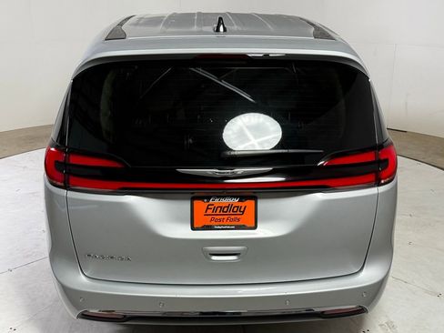 Certified 2024 Chrysler Pacifica Touring-L image 6