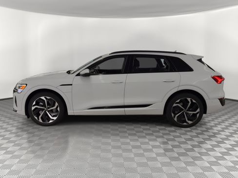 Used 2024 Audi Q8 e-tron Premium Plus image 2