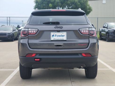 Used 2022 Jeep Compass Trailhawk w/ Trailhawk Convenience Group AWD/4WD image 6