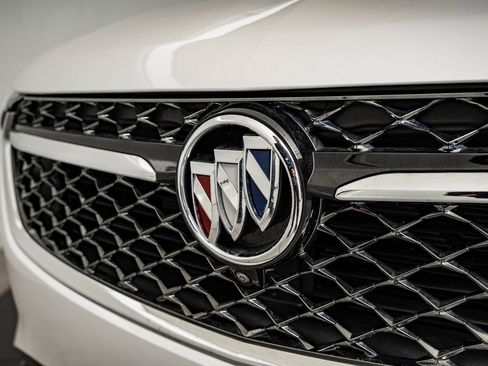 Used 2023 Buick Envision Avenir image 3