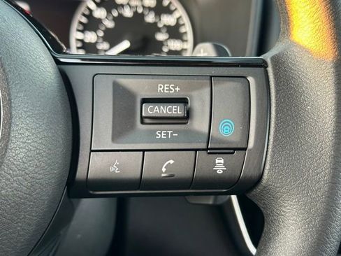 Used 2023 Nissan Rogue SV image 39