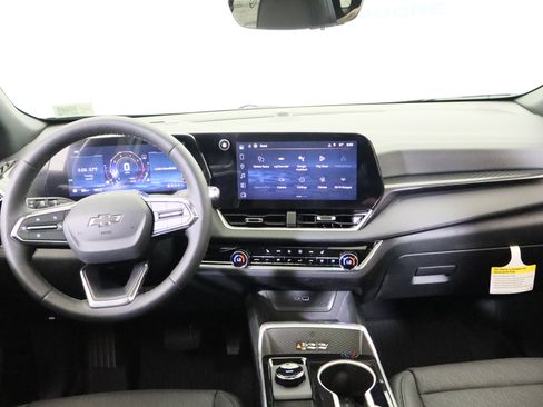 New 2026 Chevrolet Equinox LT w/ Convenience Package II AWD/4WD image 16