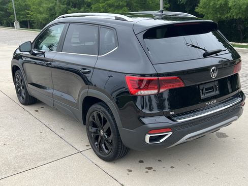 Certified 2023 Volkswagen Taos SE w/ Panoramic Sunroof Package FWD image 8