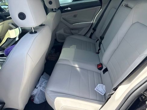 Used 2023 Volkswagen Jetta SE w/ Panoramic Sunroof Package FWD image 5