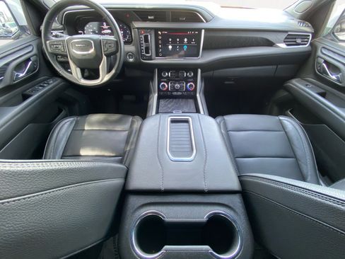 Used 2023 GMC Yukon Denali image 3